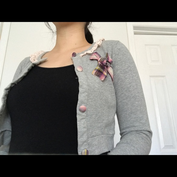 Cropped Grey Cardigan with a Lace Trim - XS - Picture 3 of 3